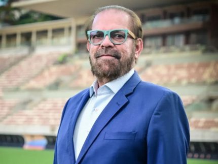 Reinaldo Carneiro Bastos oficializa candidatura à presidência da CBF