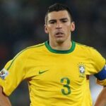 Ex-zagueiro da Seleção, Lúcio recebe alta de hospital após 20 dias internado