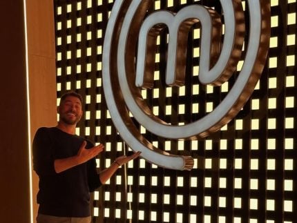 Evaristo Costa posta foto no MasterChef Brasil; saiba qual será sua participação