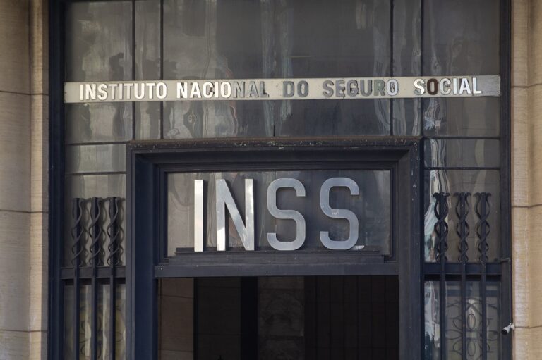 INSS: Governo brasileiro analisa sistema para combater descontos indevidos em aposentadorias