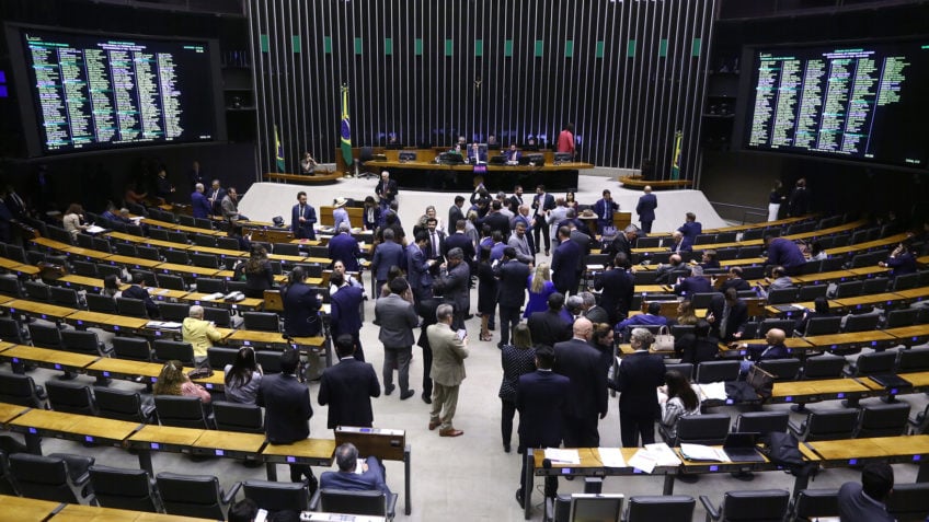 Câmara cresce de 205 para 531 deputados em 137 anos