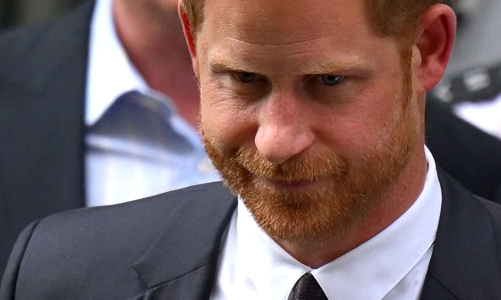 Príncipe Harry e Família Real britânica enfrentam crise de confiança