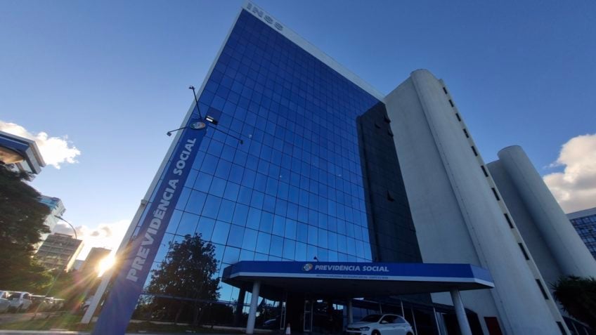 Fila do INSS quase dobra em 1 ano e gera custo de bilhões