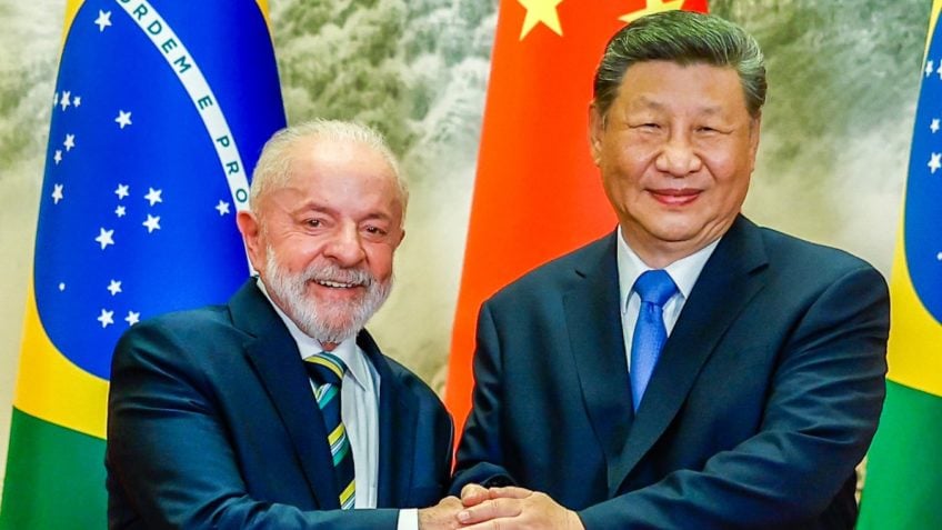 Brasil quer convencer China a lançar satélite na base de Alcântara