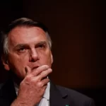 Moraes determina que Jair e Eduardo Bolsonaro prestem depoimento à Polícia Federal