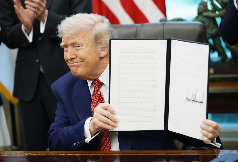 Trump assina decretos para impulsionar energia nuclear civil nos EUA