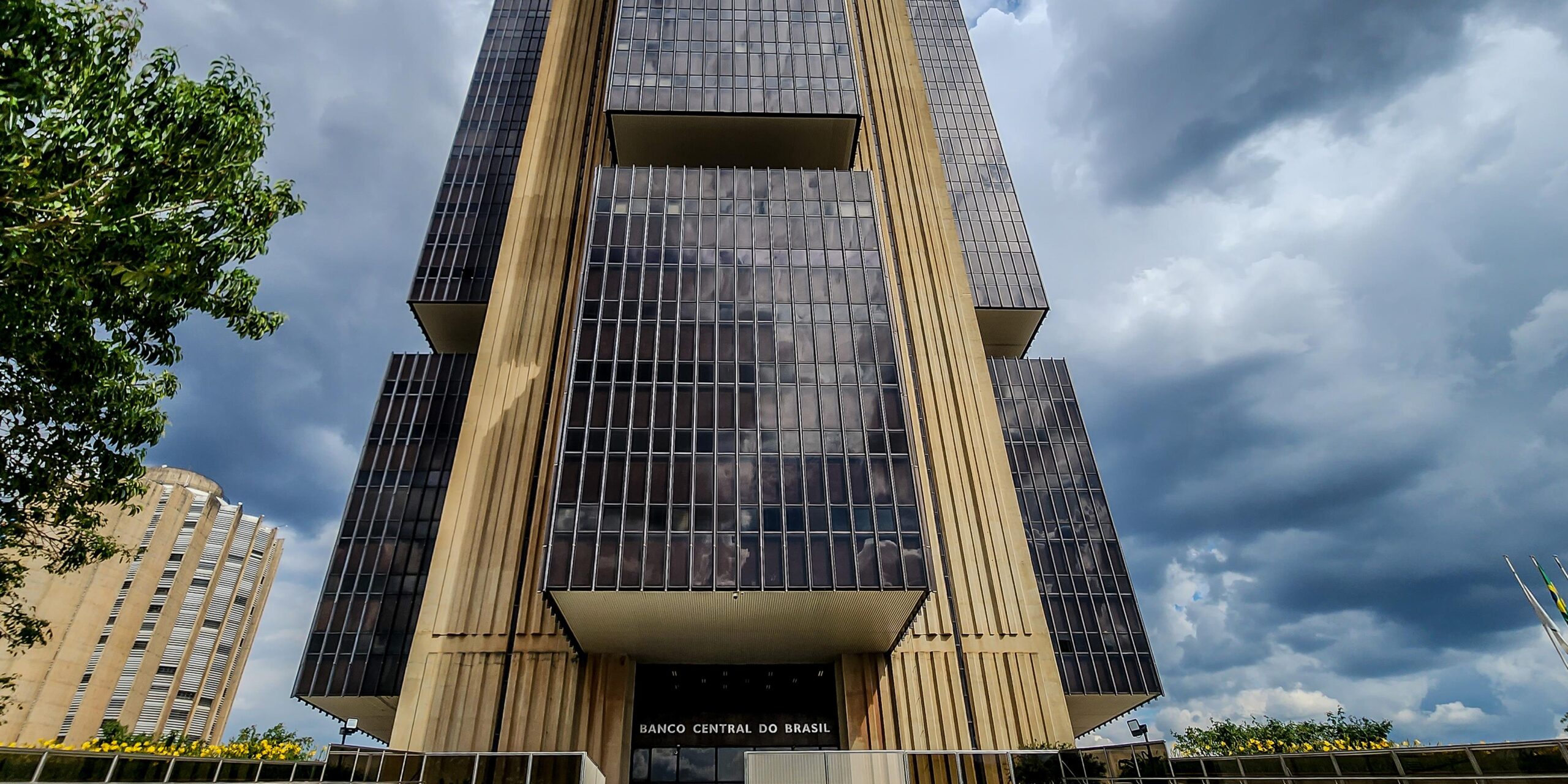 Copom eleva juros para 14,75% ao ano, maior nível desde 2006