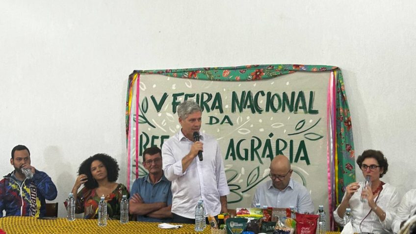 “Governo está com pé no acelerador” para reforma agrária, diz ministro