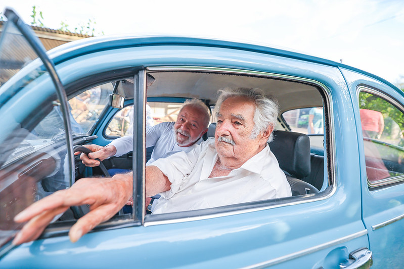 Fusca azul era xodó de Mujica, foi fabricado no Brasil e deu carona a Lula