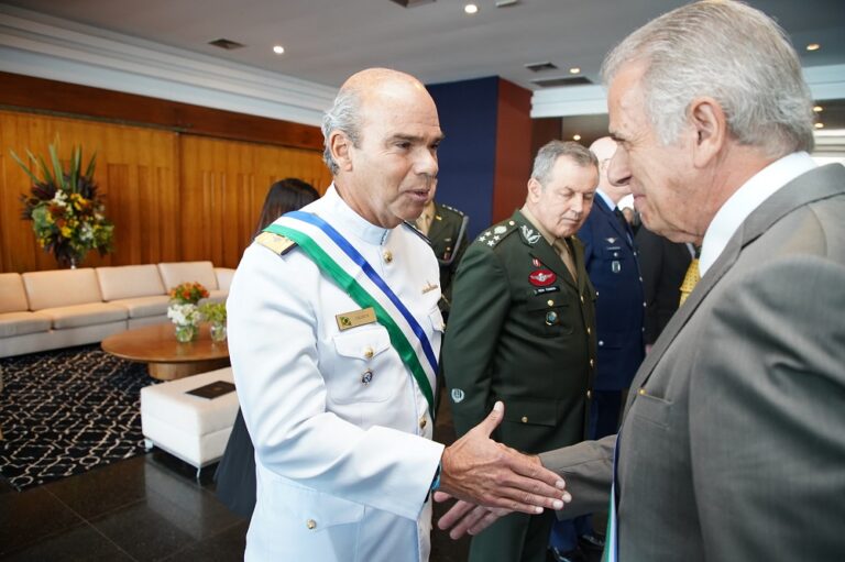 Comandante da Marinha diz que não houve ordem para uso de blindados para suposto golpe de Estado