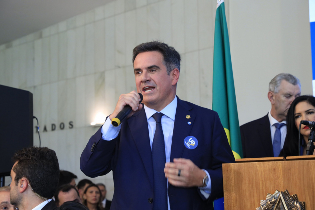 Ciro Nogueira pede definição de candidato de Bolsonaro para 2026 e saída de ministros de União e PP do governo