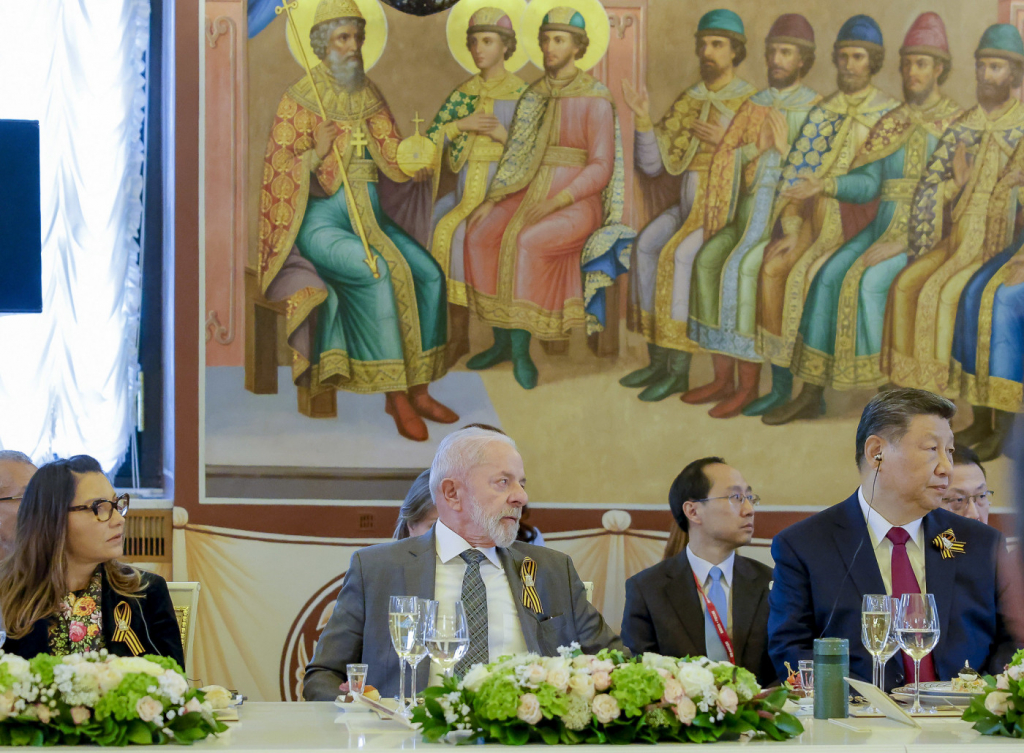 Lula chega a Pequim para estreitar laços com a China e participar do fórum Celac