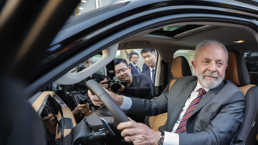 Lula vai à exposição de carros da GWM Motors na China; assista