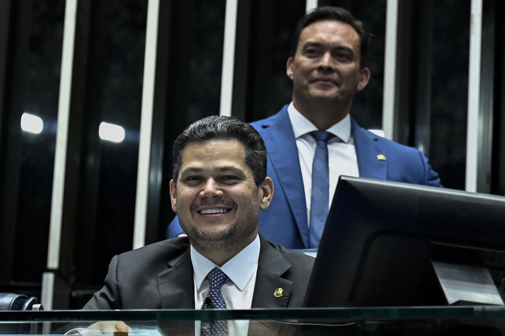 Senado aprova projeto que reajusta salários de servidores federais do Executivo
