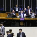 Câmara aprova novas carreiras e reajustes para servidores federais
