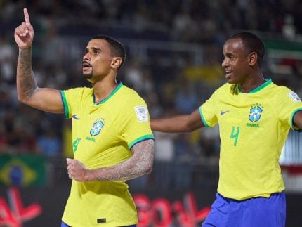 Seleção Brasileira vence El Salvador na estreia da Copa do Mundo de futebol de areia