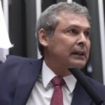 Lindbergh representa contra Eduardo Bolsonaro que pede sanção a Moraes