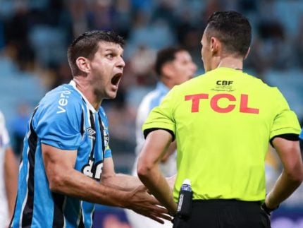 CBF desmente Grêmio e nega afastamento de árbitro após polêmica na Copa do Brasil