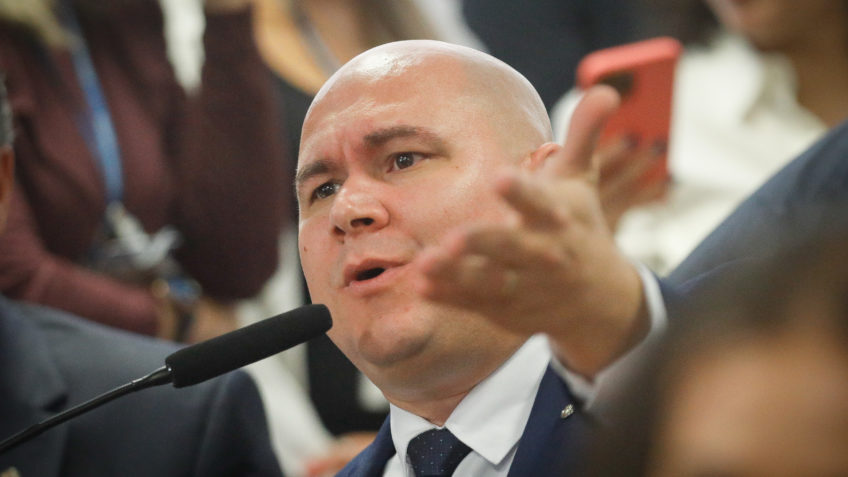 Prefeito de Cuiabá diz que busca por atestados na 2ª feira lota UPAs