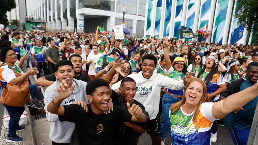 Marcha para Jesus leva milhares de pessoas às ruas do Rio