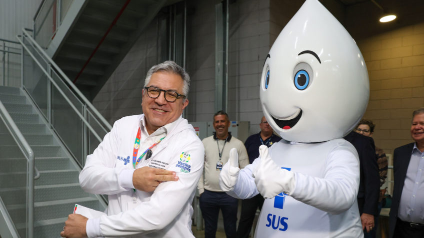 Padilha diz que vacina da covid está assegurada para 2025 e 2026