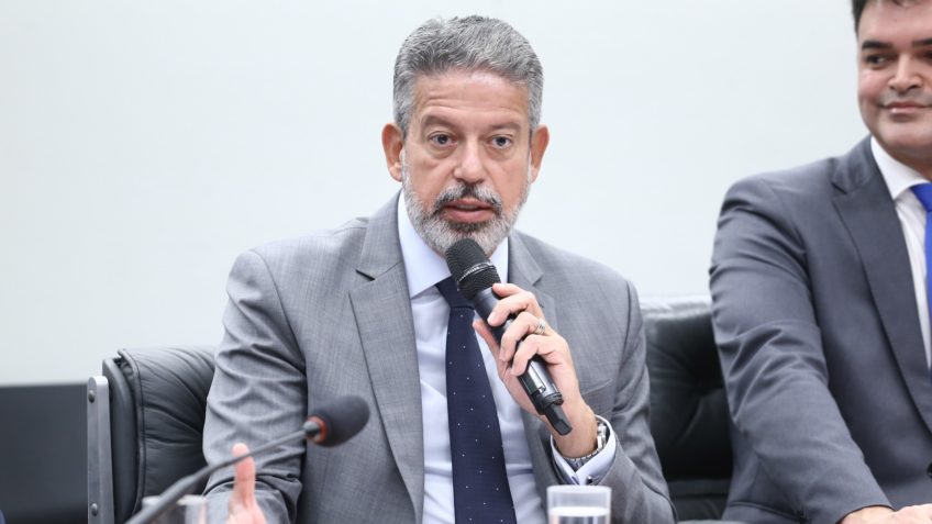 Isenção do IR não pode arrombar cofres dos Estados, diz Lira