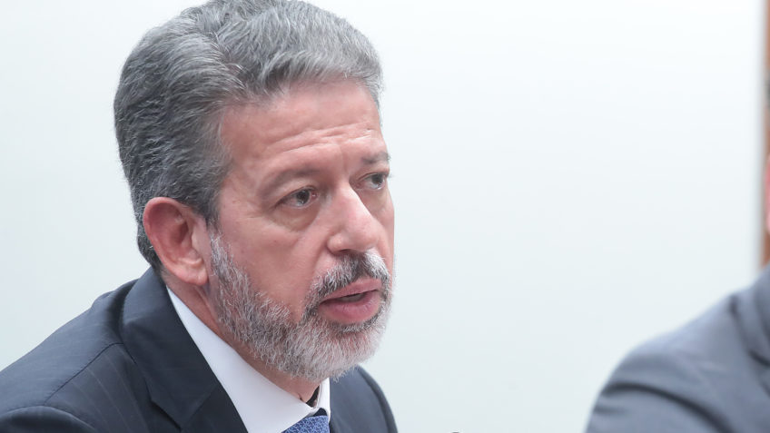 Lira diz ver assimetrias e descompassos na isenção do IR