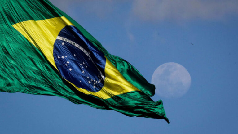 Brasileiro prefere democracia, mas se frustra com ela, diz pesquisa