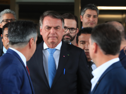 Bolsonaro terá acesso às provas do inquérito do golpe, decide Alexandre de Moraes