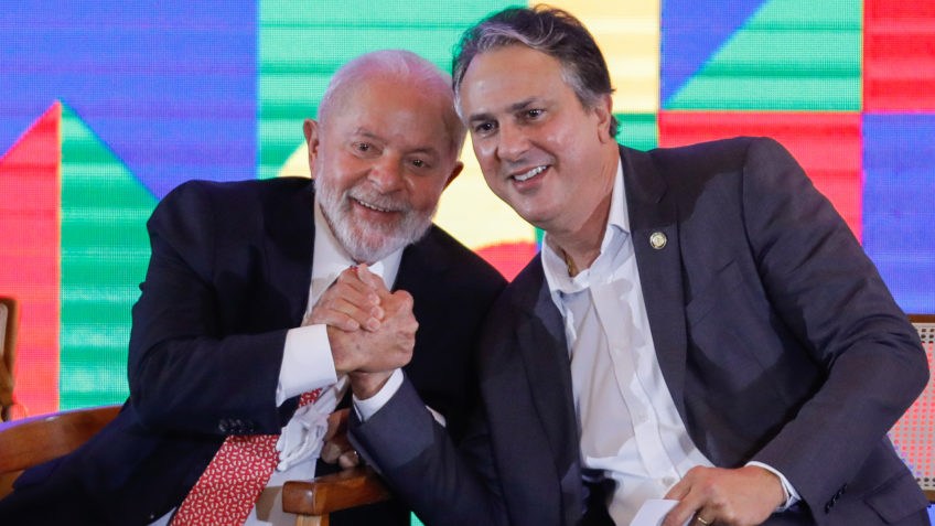 Lula assina decreto da Política de Educação à Distância