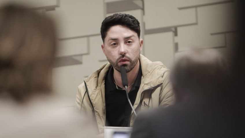 Senadora pede para campeão de “A Fazenda” jogar ao vivo em bet