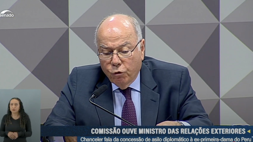 Brasil não ajudou na saída de venezuelanos de embaixada, diz Vieira