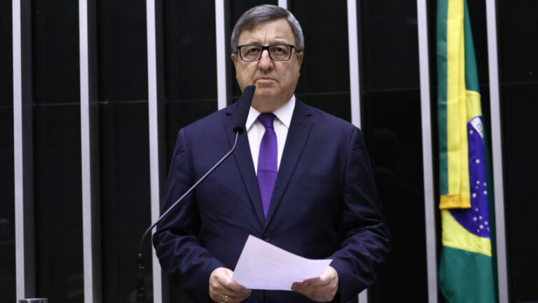 Projeto proíbe desconto automático em benefícios do INSS