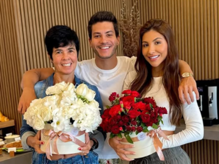 Arthur Aguiar homenageia mãe, celebra Jhenny e não cita Maíra Cardi no Dia das Mães