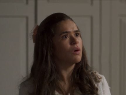 Bia é desmascarada em “Garota do Momento” e acaba expulsa de casa por Clarice