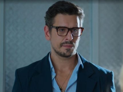 Burnout em “Vale Tudo”: Renato vai ter uma estafa por trabalhar demais