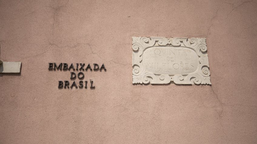 Embaixada minimiza número de brasileiros irregulares em Portugal