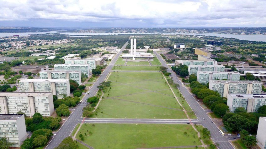 81 deputados de partidos com ministérios no governo apoiam CPI do INSS
