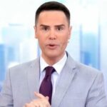 Opinião: “Alô Você”, com Luiz Bacci, acerta no tom e dá nova cara às manhãs do SBT