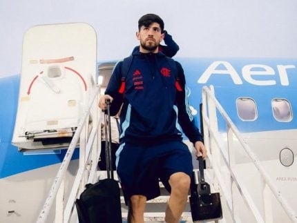 Veja como ficou carro do goleiro do Flamengo após tentativa de assalto
