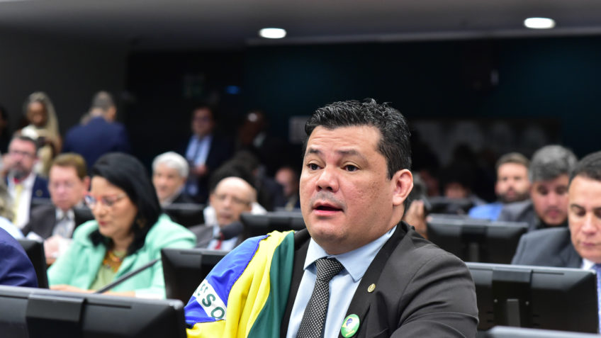 Conselho de Ética suspende deputado por ofensas a Gleisi