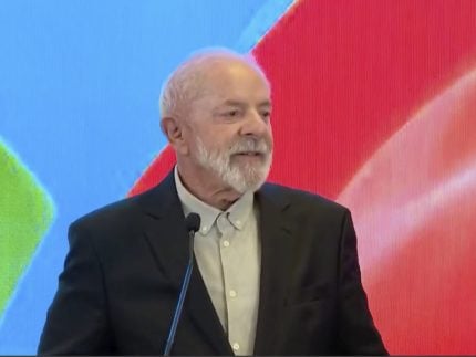 Lula volta a defender regulação das redes: “Tudo tem controle, menos os aplicativos”