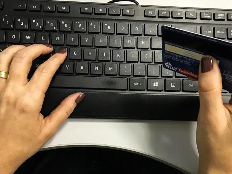 Senado analisa regras contra venda de produto ilegal na internet