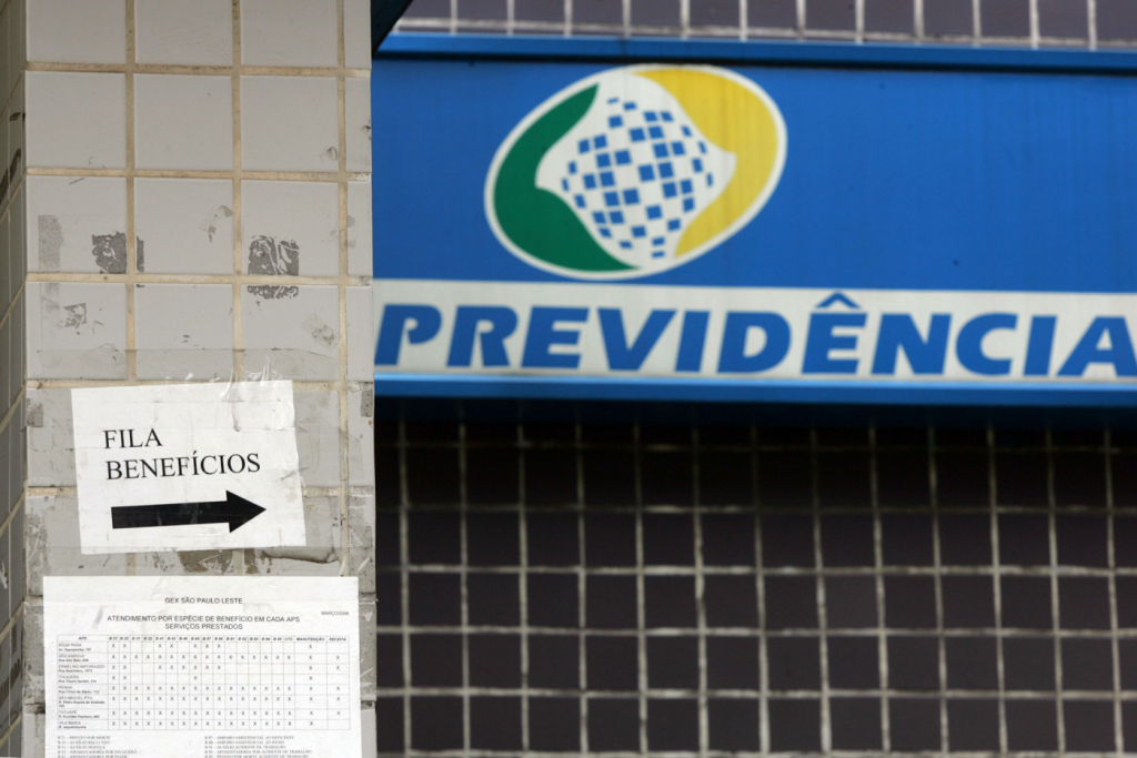 Aposentados do INSS já podem solicitar restituição de descontos indevidos a partir desta quarta