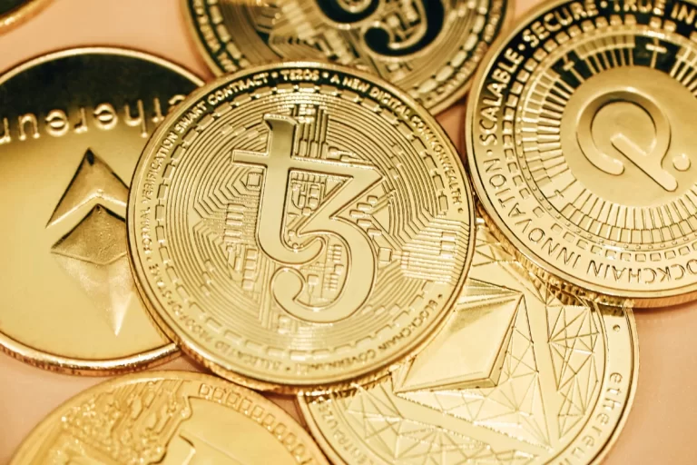 O que impulsiona o interesse por moedas digitais alternativas