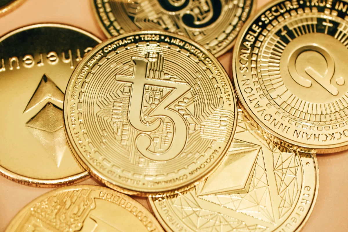 O que impulsiona o interesse por moedas digitais alternativas