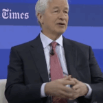 CEO do JPMorgan critica home office: “Não se aprende no porão”