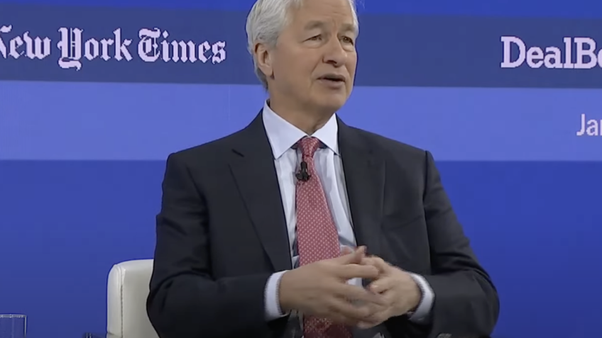 CEO do JPMorgan critica home office: “Não se aprende no porão”