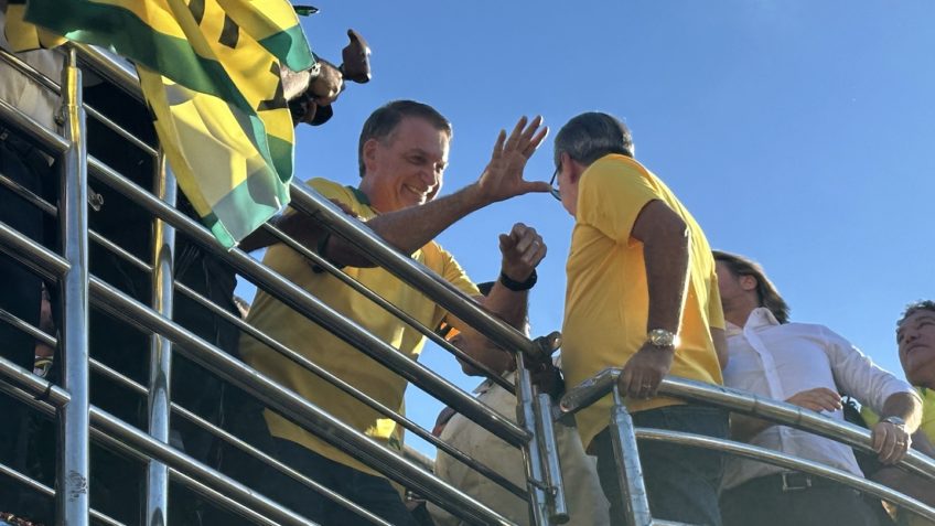 “Anistia é tema político e privativo do parlamento”, diz Bolsonaro