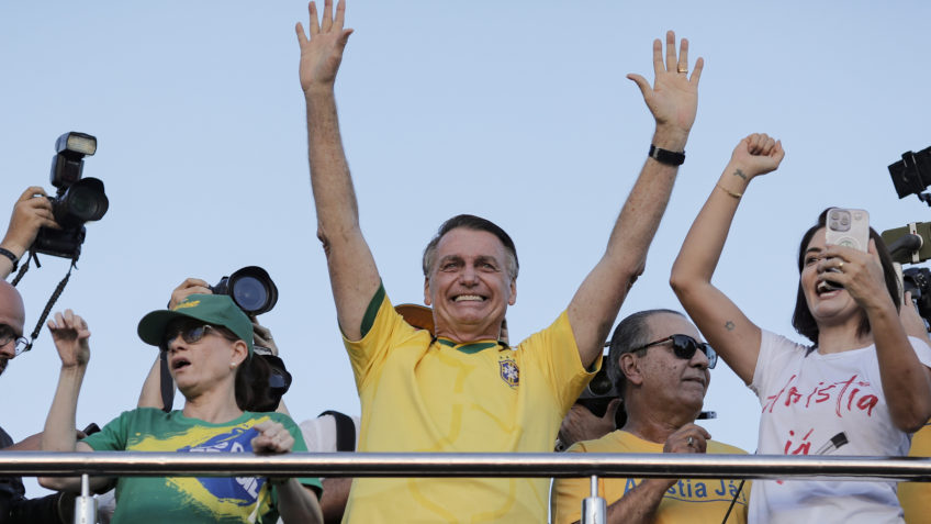 Assista às declarações de Bolsonaro e aliados em ato em Brasília